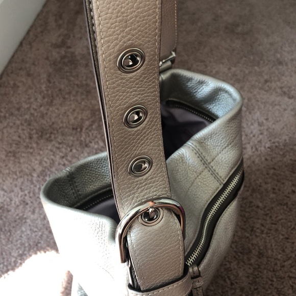 Coach pewter shoulder purse - Picture 4 of 9